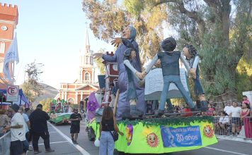 Colorido Corso en cierre del Carnaval Elquino