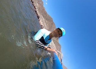 “Es para volverse loco”: Lisbet Pineida, la windsurfista que echó raíces en el Puclaro y abrió una escuela en Gualliguaica