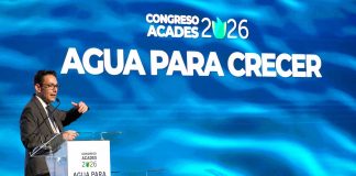 Gobernador Juliá expone en Congreso ACADES la crítica situación hídrica