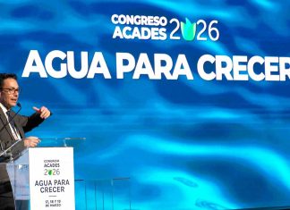 Gobernador Juliá expone en Congreso ACADES la crítica situación hídrica