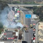 Conductor se queda dormido, choca y camión terminó incendiado