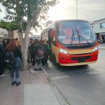 «Espero hasta una hora»: la calle reacciona al transporte cada vez más caro y saturado