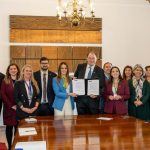 Firma de acuerdo colaborativo entre MINVU y DOS para fortalecer liderazgos comunitarios
