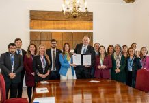 Firma de acuerdo colaborativo entre MINVU y DOS para fortalecer liderazgos comunitarios