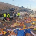 Chofer de camión murió en volcamiento: robaron su carga