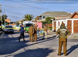 Tres adolescentes detenidos y otro herido tras persecución, balacera y choque