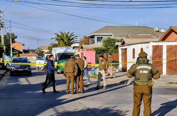 Tres adolescentes detenidos y otro herido tras persecución, balacera y choque