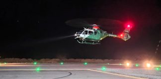 Dos detenidos tras apuntar con láser a helicóptero de Carabineros
