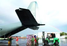 Gobierno despacha primer «Hércules» de la FACh con ayuda a la zona