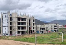 El calvario de los vecinos de Lomas de San Ramón ante el abandono de las torres
