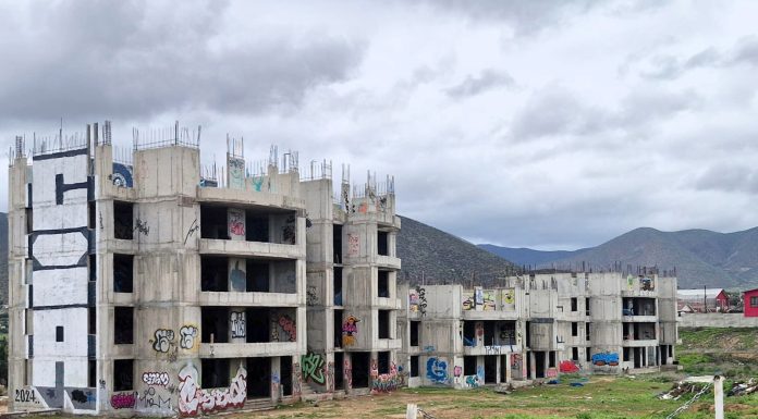 El calvario de los vecinos de Lomas de San Ramón ante el abandono de las torres