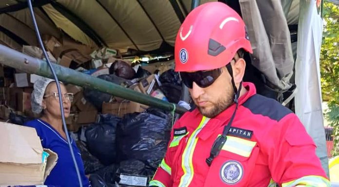 Héroes de COSAR Coquimbo rescatan a niña entre escombros en Venezuela