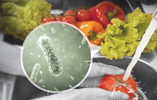 Salud llama a no consumir frutas y verduras expuestas a aguas servidas
