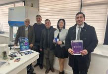 Seremi de Ciencia Maité Arenas destaca proyecto de la Universidad de La Serena que convierte celulares en microscopios de bajo costo