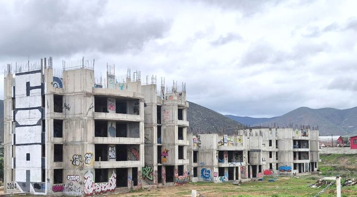 Retoman obras de departamentos abandonados