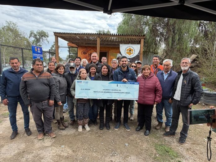 Beneficiados(as) y autoridades destacaron lo valioso que es el apoyo que INDAP concretó tras el temporal 01