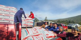 En Canela INDAP fortalece la rehabilitación productiva de sus usuarios con la entrega de alimentación animal