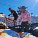 En Punitaqui INDAP entrega alimentación caprina para contribuir a la rehabilitación productiva de sus usuarios