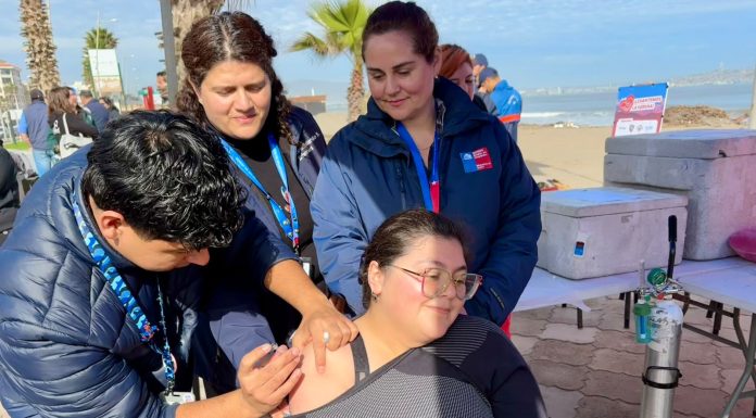 Refuerzan vacunación para proteger a personas damnificadas y voluntarios tras la emergencia