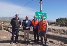 Alcalde Mario Aros y autoridades del MOP inspeccionan obras para recuperar conectividad en puente El Arrayán