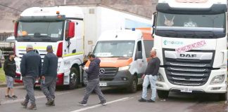 Nuevas alzas de combustibles alertan a transportistas