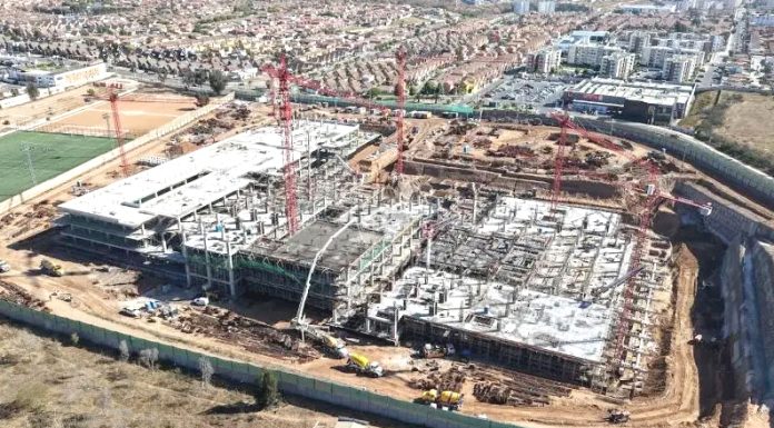 Uso de terrenos aledaños a obras del hospital enfrenta a municipio y concejales