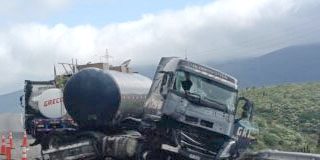 Accidente entre tres camiones deja dos conductores lesionados en Canela