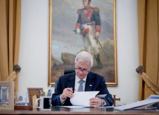 Ante baja aprobación presidencial: Oficialismo reconoce problemas y llama a fortalecer la coordinación