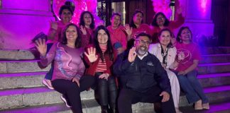 Gobierno Regional se ilumina de rosado para concientizar sobre el cáncer de mama