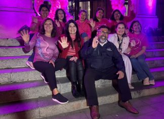 Gobierno Regional se ilumina de rosado para concientizar sobre el cáncer de mama