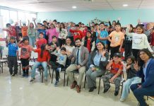 Cerca de 50 estudiantes de escuela rural de Quebrada de Talca disfrutaron de cuentos e historias de narrador colombiano